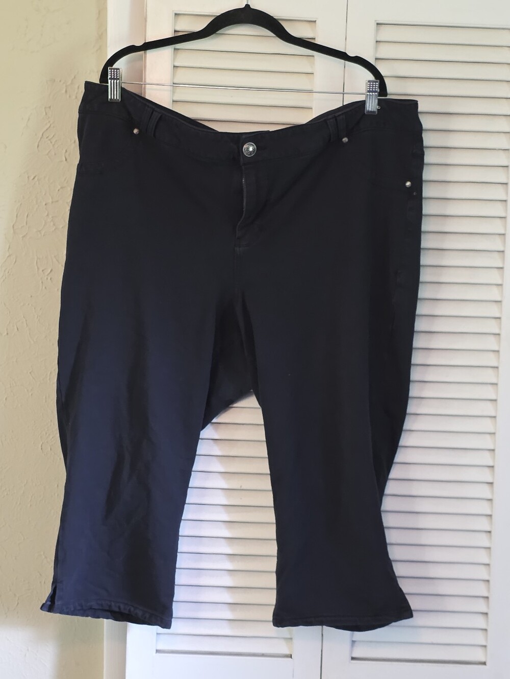 Anna Black Capri Pants with Side Button Detail